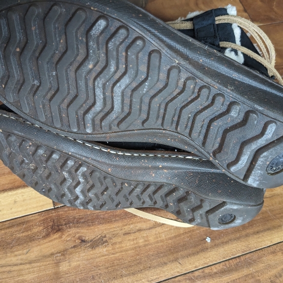 Ugg Cove leather black boots women 7 - Picture 2 of 6